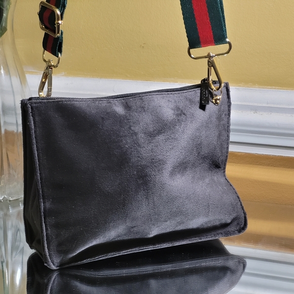 Gucci pouch converted into shoulder bag or strap bag. Aftermarket shoulder strap - Picture 7 of 13